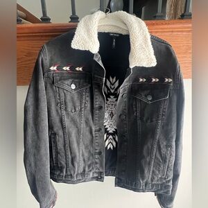 Driftwood Jean and Sherpa jacket size medium